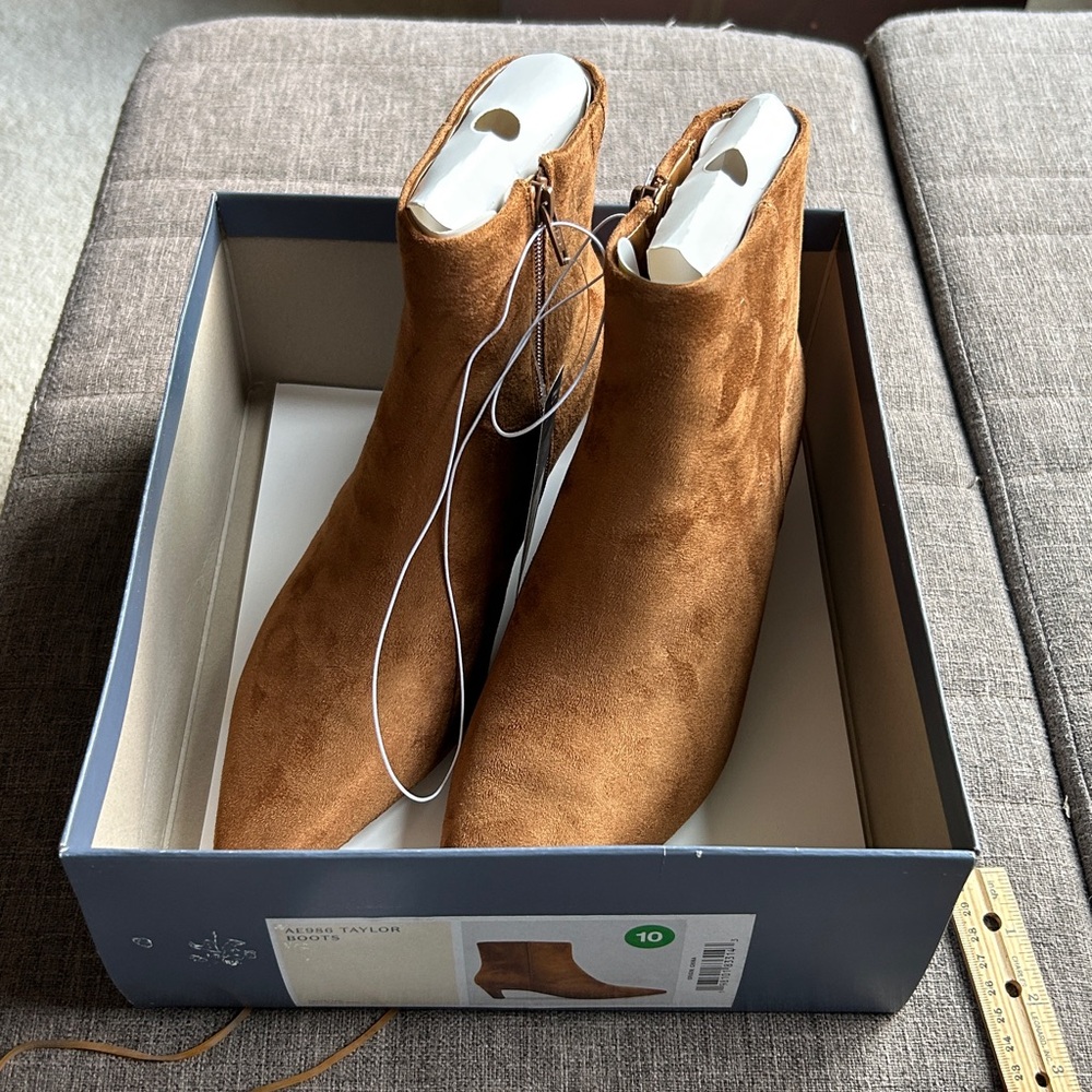 Universal Thread Camel Suede Ankle Booties 2in kitten heels